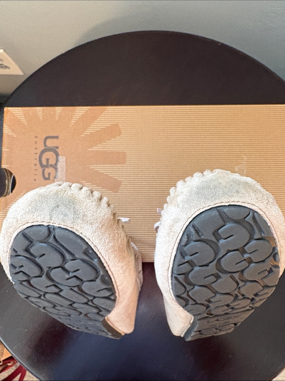 UGG Australia Women's Dakota Chestnut Suede Moccasin Slippers with Bow - Size 8 - Picture 11 of 13